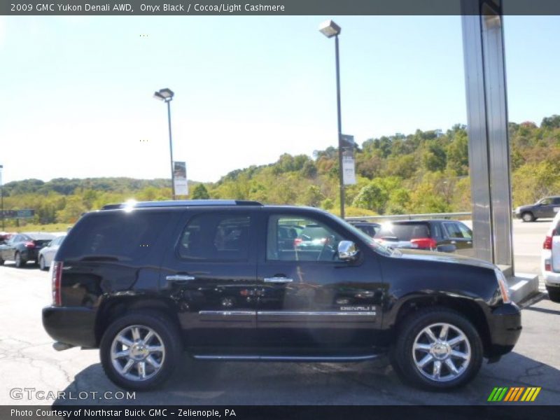 Onyx Black / Cocoa/Light Cashmere 2009 GMC Yukon Denali AWD