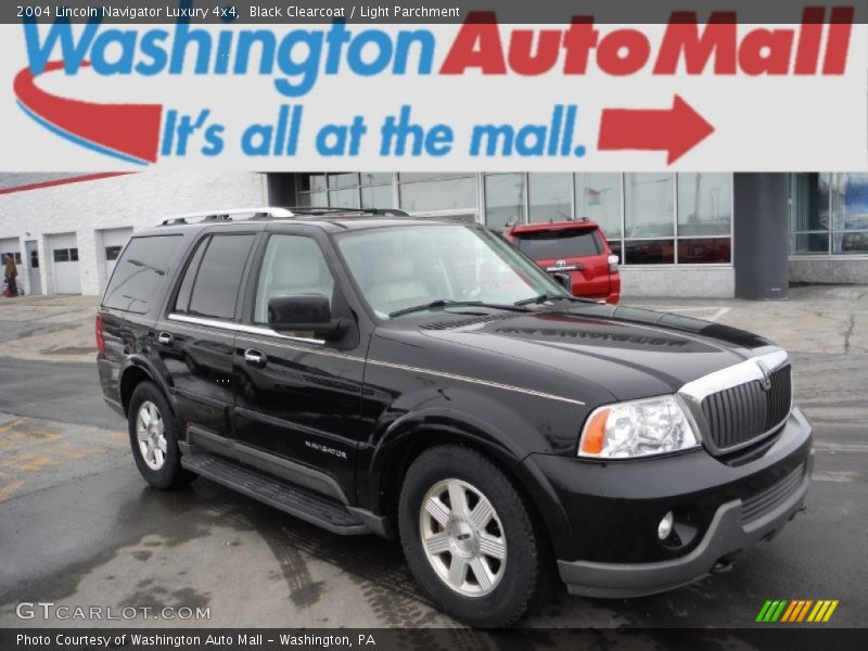 Black Clearcoat / Light Parchment 2004 Lincoln Navigator Luxury 4x4