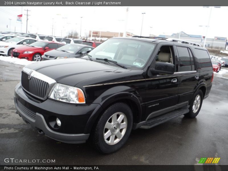 Black Clearcoat / Light Parchment 2004 Lincoln Navigator Luxury 4x4