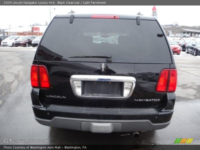 Black Clearcoat / Light Parchment 2004 Lincoln Navigator Luxury 4x4