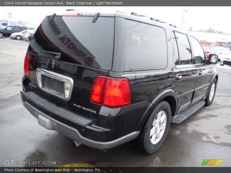 Black Clearcoat / Light Parchment 2004 Lincoln Navigator Luxury 4x4