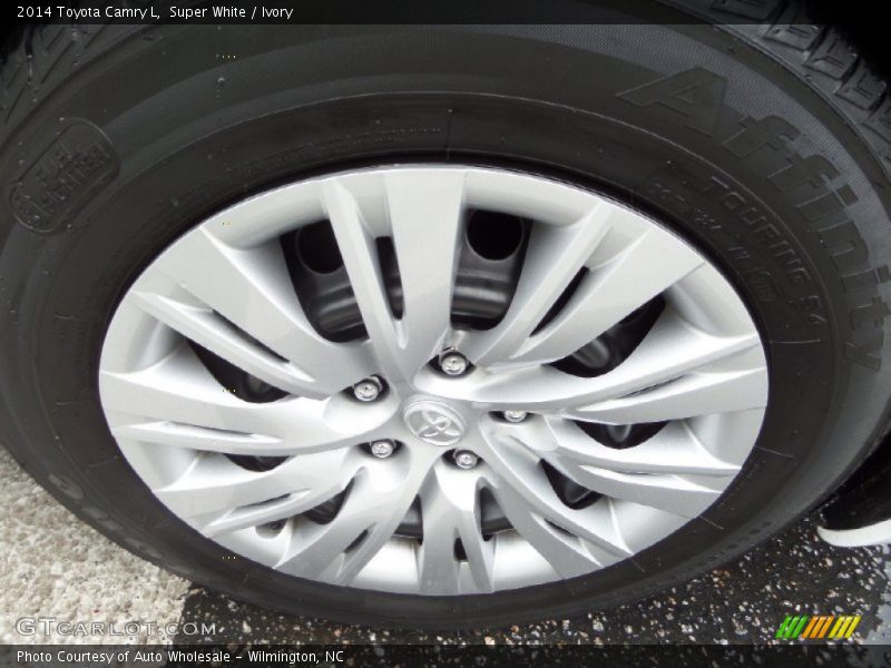 Super White / Ivory 2014 Toyota Camry L