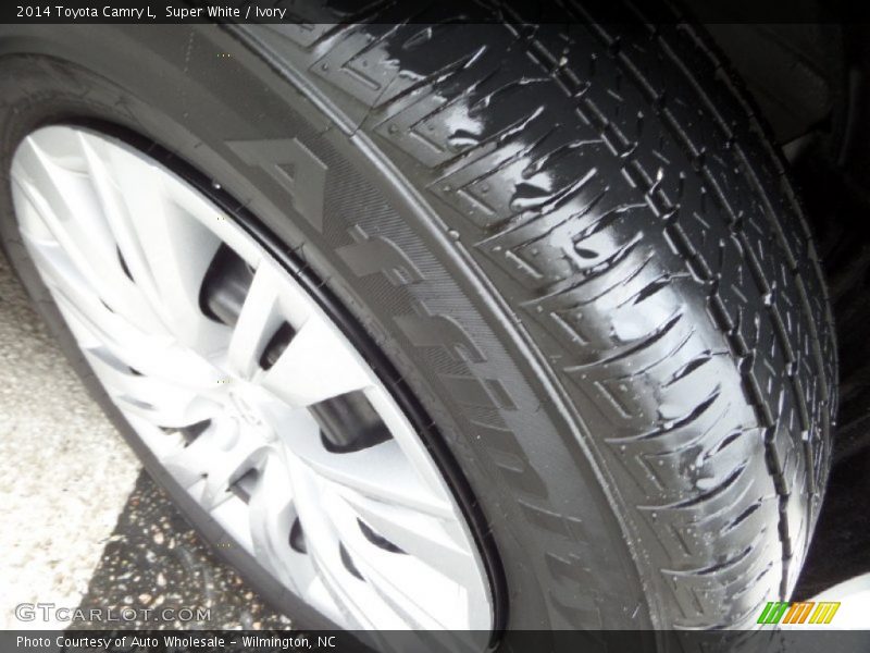 Super White / Ivory 2014 Toyota Camry L