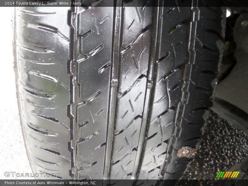 Super White / Ivory 2014 Toyota Camry L