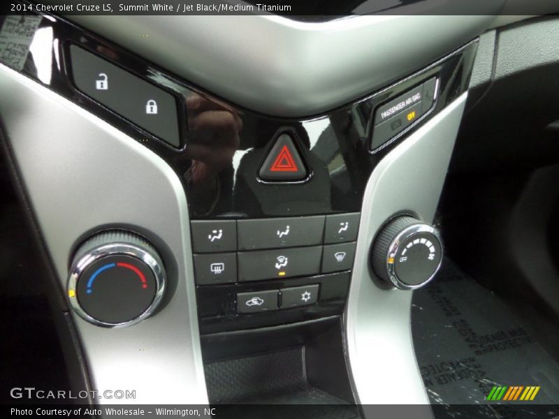 Summit White / Jet Black/Medium Titanium 2014 Chevrolet Cruze LS