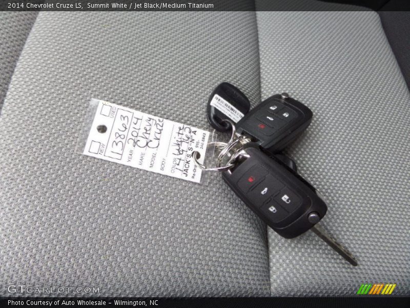 Summit White / Jet Black/Medium Titanium 2014 Chevrolet Cruze LS
