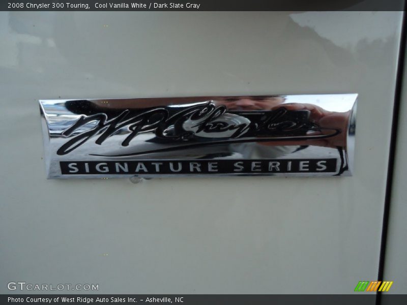 Cool Vanilla White / Dark Slate Gray 2008 Chrysler 300 Touring