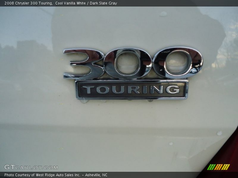 Cool Vanilla White / Dark Slate Gray 2008 Chrysler 300 Touring