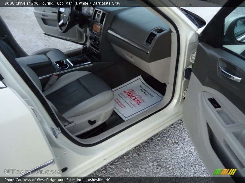 Cool Vanilla White / Dark Slate Gray 2008 Chrysler 300 Touring