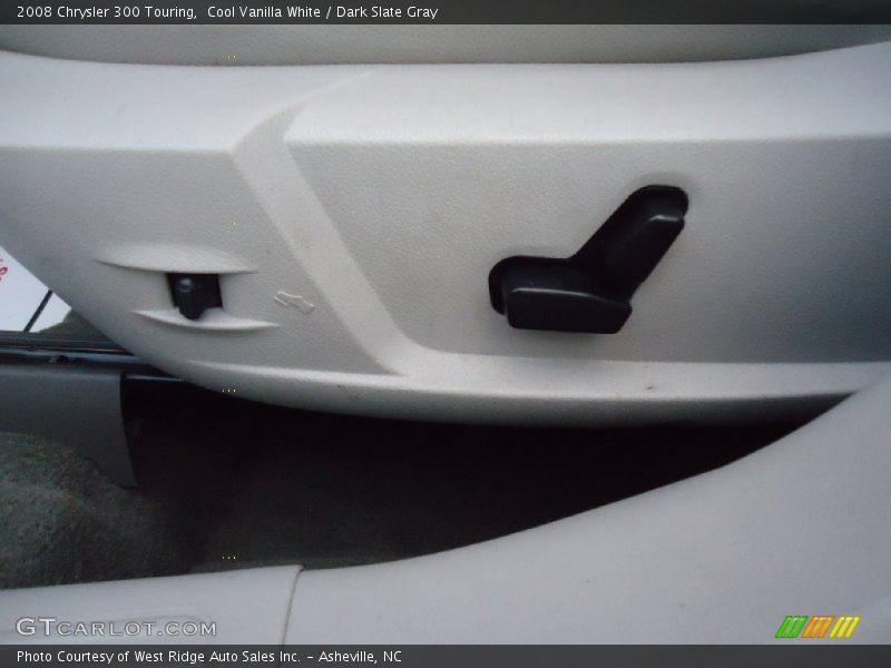 Cool Vanilla White / Dark Slate Gray 2008 Chrysler 300 Touring