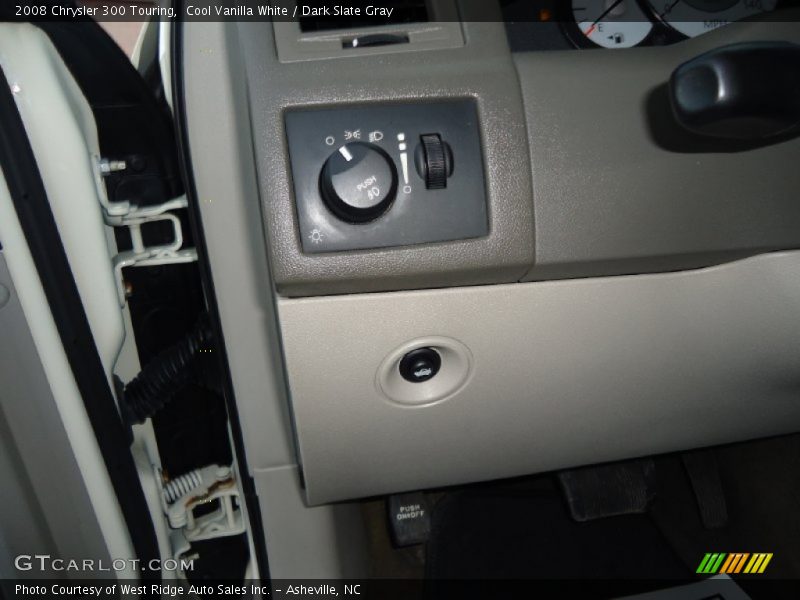 Cool Vanilla White / Dark Slate Gray 2008 Chrysler 300 Touring