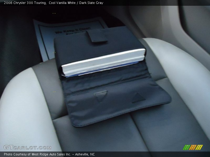 Cool Vanilla White / Dark Slate Gray 2008 Chrysler 300 Touring