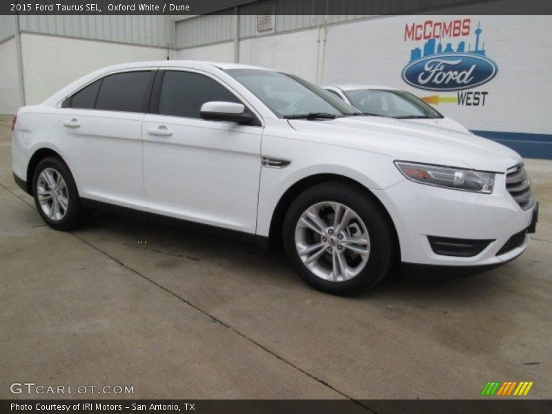 Oxford White / Dune 2015 Ford Taurus SEL