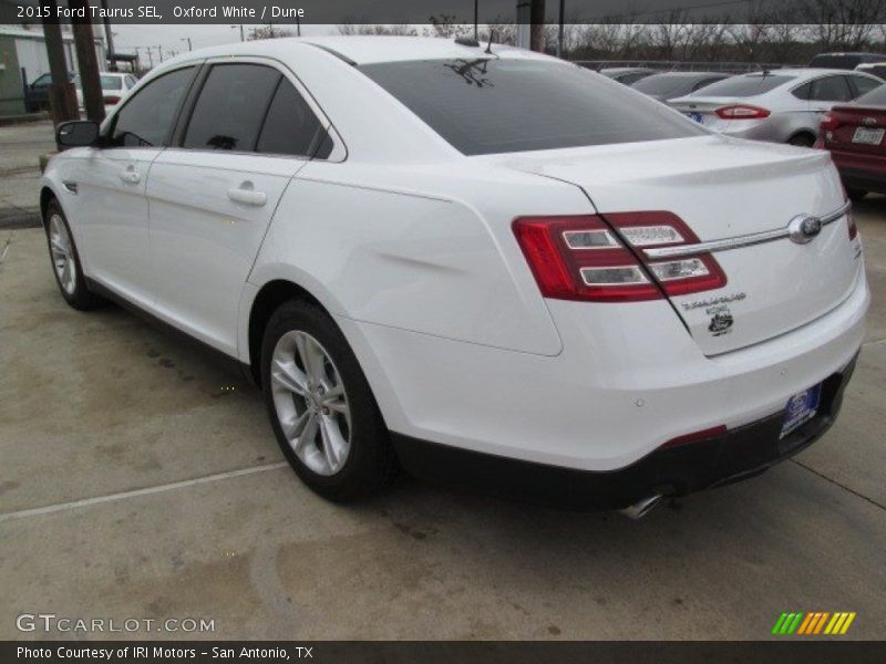 Oxford White / Dune 2015 Ford Taurus SEL