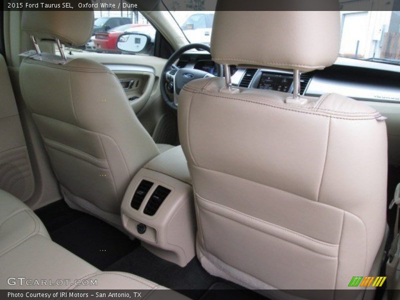 Oxford White / Dune 2015 Ford Taurus SEL