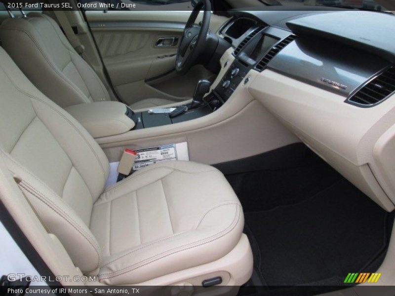 Oxford White / Dune 2015 Ford Taurus SEL