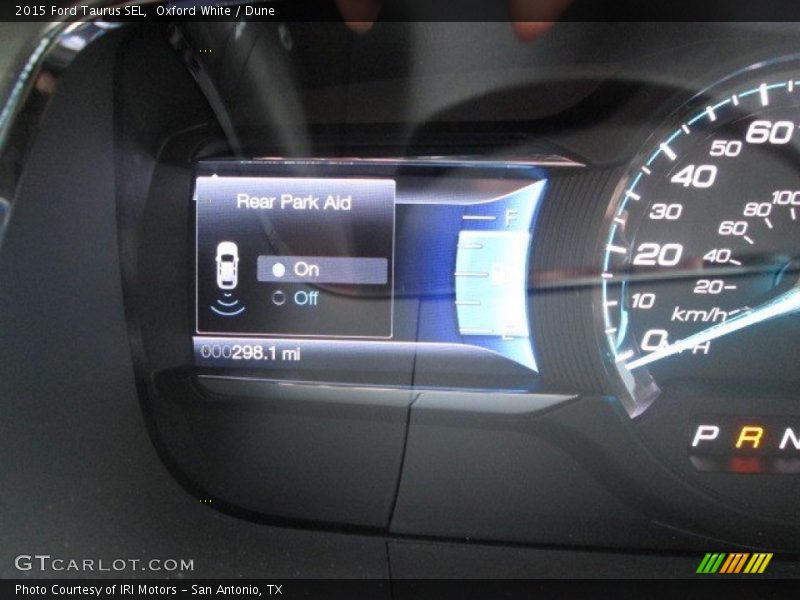 Oxford White / Dune 2015 Ford Taurus SEL