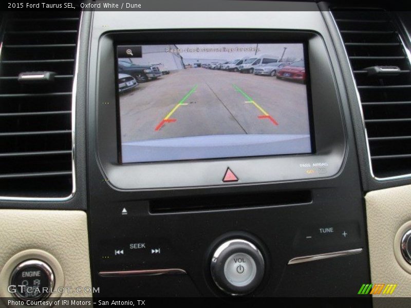 Oxford White / Dune 2015 Ford Taurus SEL