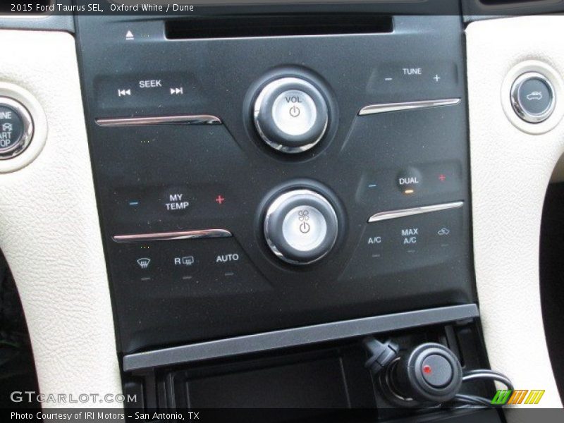 Oxford White / Dune 2015 Ford Taurus SEL