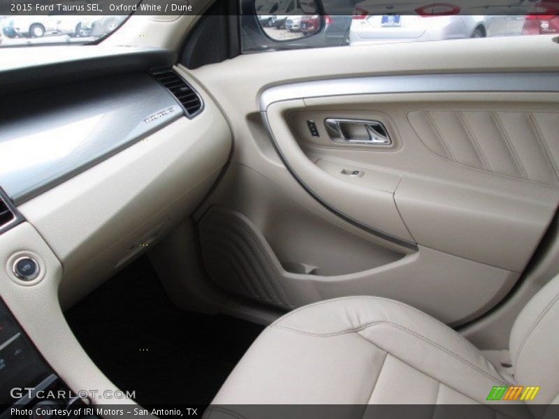 Oxford White / Dune 2015 Ford Taurus SEL