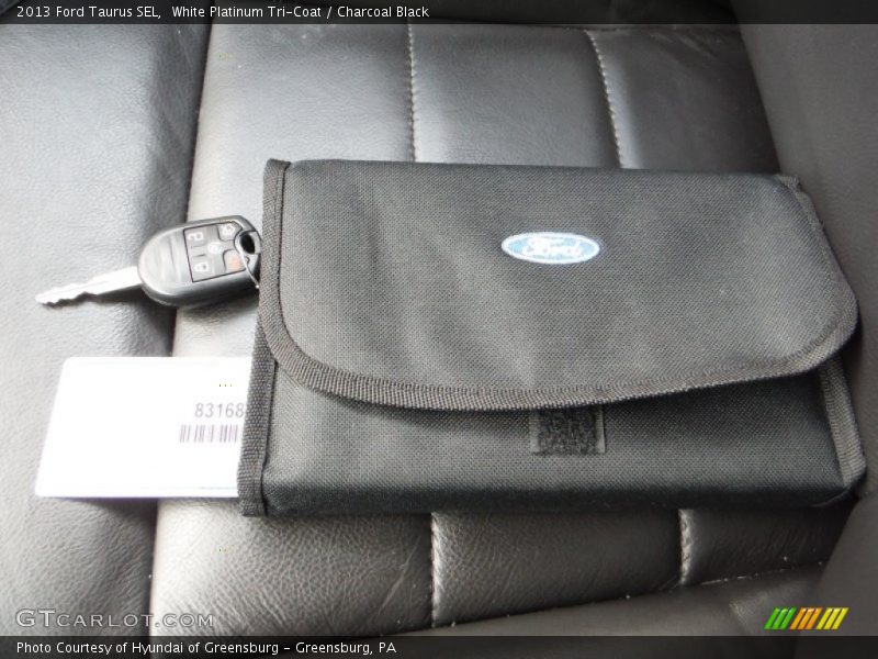 White Platinum Tri-Coat / Charcoal Black 2013 Ford Taurus SEL