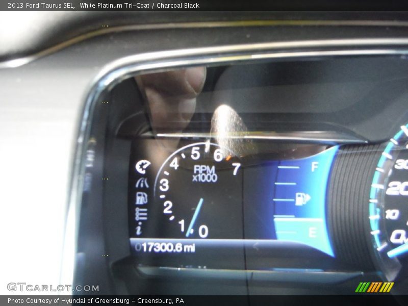 White Platinum Tri-Coat / Charcoal Black 2013 Ford Taurus SEL