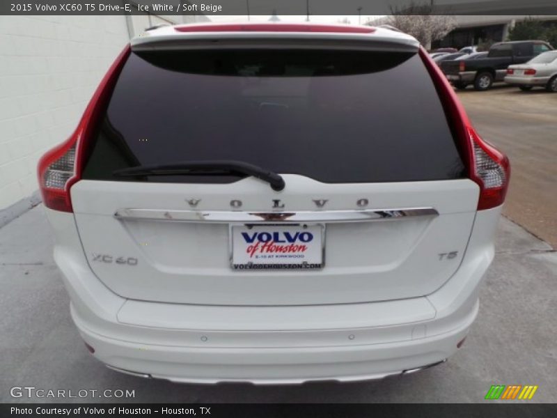 Ice White / Soft Beige 2015 Volvo XC60 T5 Drive-E