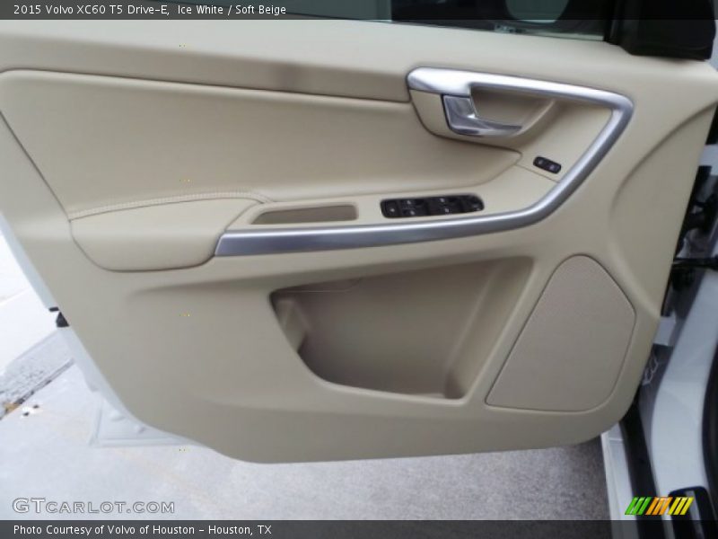Ice White / Soft Beige 2015 Volvo XC60 T5 Drive-E