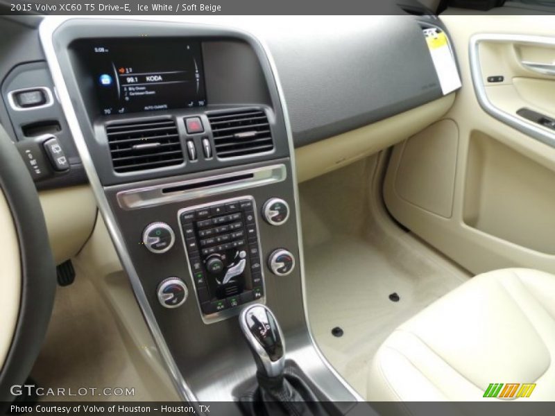 Ice White / Soft Beige 2015 Volvo XC60 T5 Drive-E