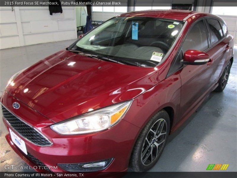 Ruby Red Metallic / Charcoal Black 2015 Ford Focus SE Hatchback