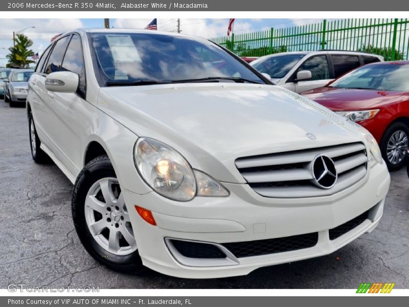 Front 3/4 View of 2006 R 350 4Matic