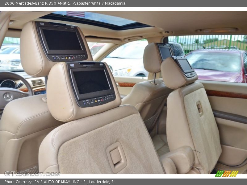 Entertainment System of 2006 R 350 4Matic