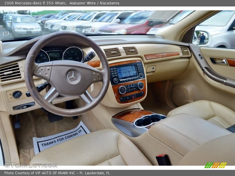 Macadamia Interior - 2006 R 350 4Matic 