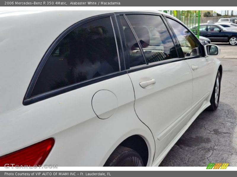 Alabaster White / Macadamia 2006 Mercedes-Benz R 350 4Matic