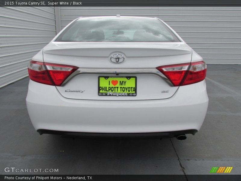 Super White / Black 2015 Toyota Camry SE
