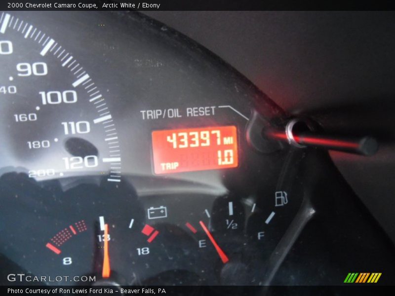 Arctic White / Ebony 2000 Chevrolet Camaro Coupe