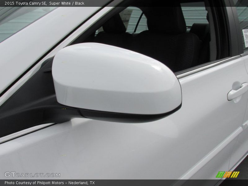Super White / Black 2015 Toyota Camry SE