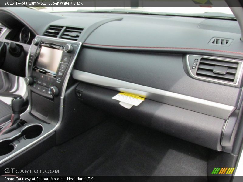 Super White / Black 2015 Toyota Camry SE