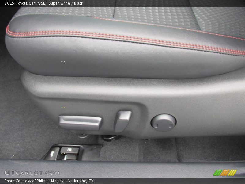 Super White / Black 2015 Toyota Camry SE