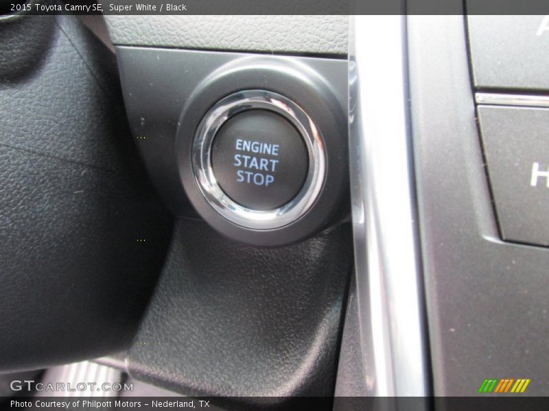Super White / Black 2015 Toyota Camry SE