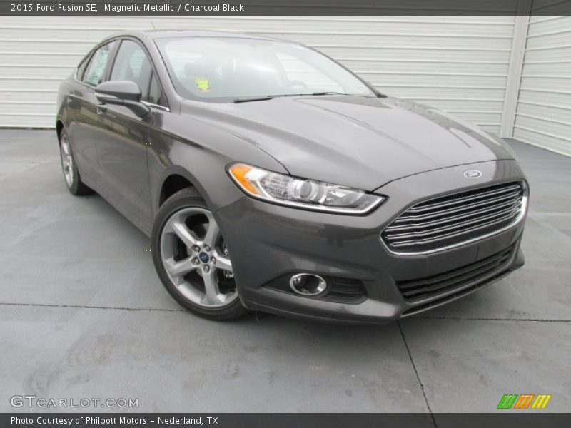 Front 3/4 View of 2015 Fusion SE