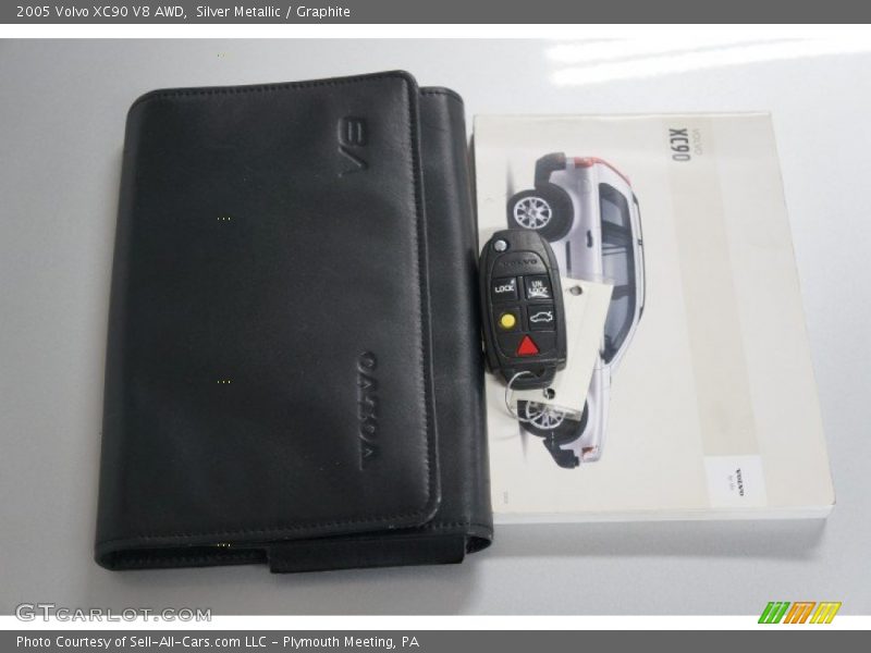 Silver Metallic / Graphite 2005 Volvo XC90 V8 AWD