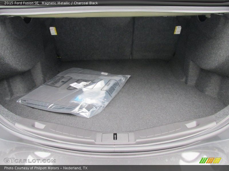 Magnetic Metallic / Charcoal Black 2015 Ford Fusion SE