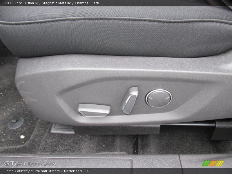Magnetic Metallic / Charcoal Black 2015 Ford Fusion SE