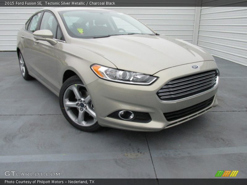 Tectonic Silver Metallic / Charcoal Black 2015 Ford Fusion SE
