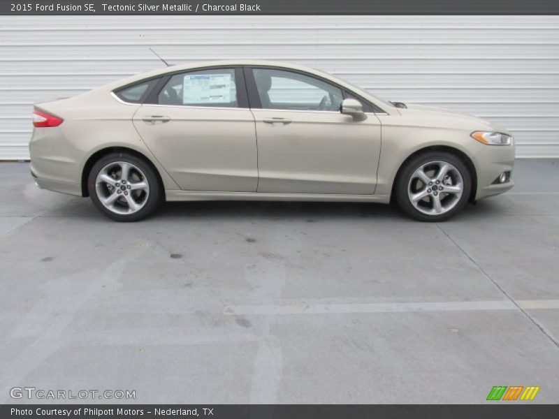 Tectonic Silver Metallic / Charcoal Black 2015 Ford Fusion SE
