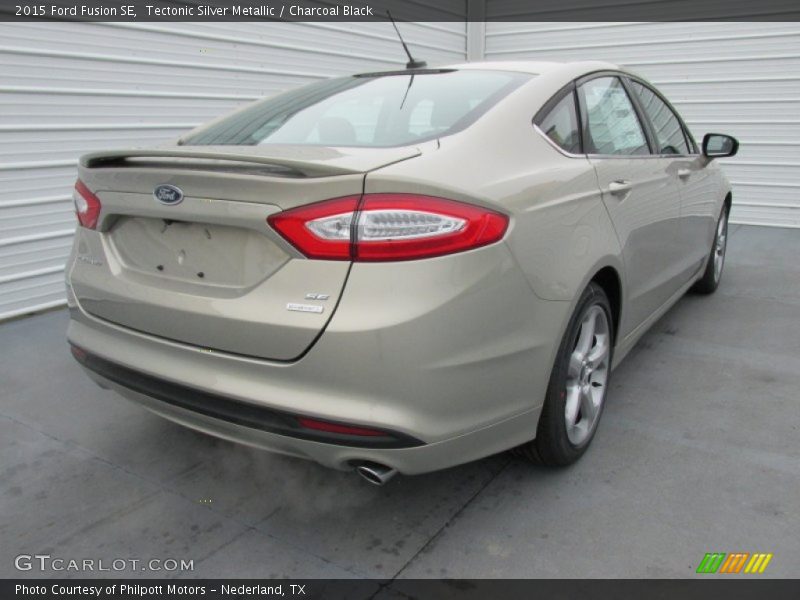 Tectonic Silver Metallic / Charcoal Black 2015 Ford Fusion SE