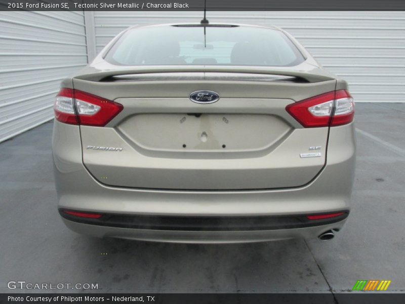Tectonic Silver Metallic / Charcoal Black 2015 Ford Fusion SE