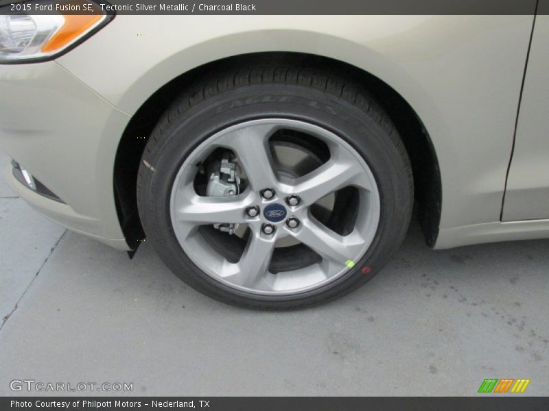 Tectonic Silver Metallic / Charcoal Black 2015 Ford Fusion SE