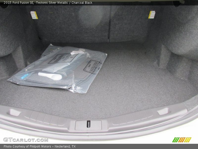 Tectonic Silver Metallic / Charcoal Black 2015 Ford Fusion SE